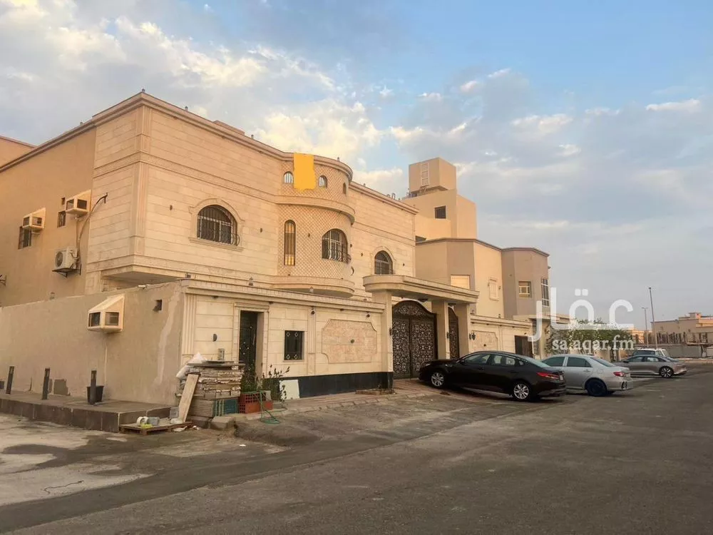 فيلا 12 غرف في الزمرد 1