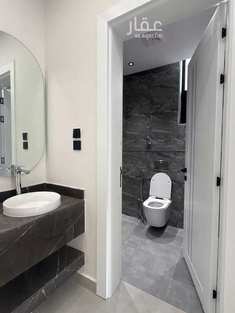 فيلا 8 غرف في ضاحية الملك فهد 5