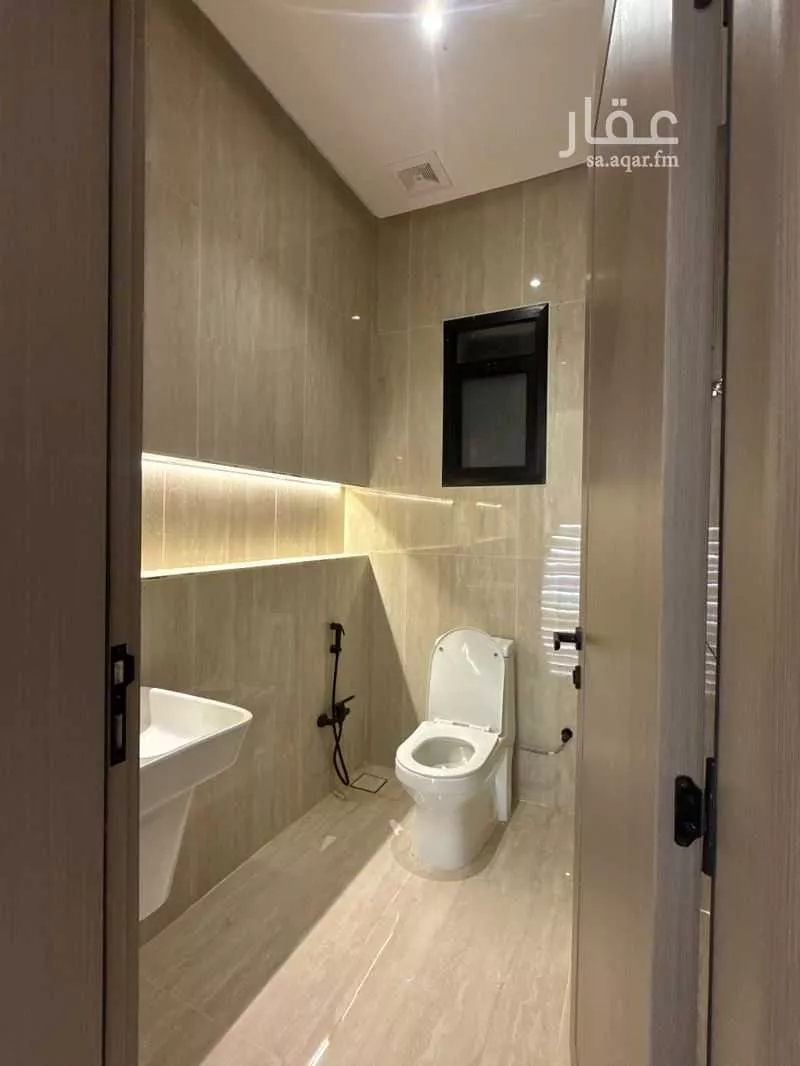 فيلا 7 غرف في ضاحية الملك فهد 5