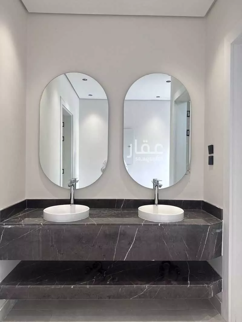 فيلا 7 غرف في ضاحية الملك فهد 5