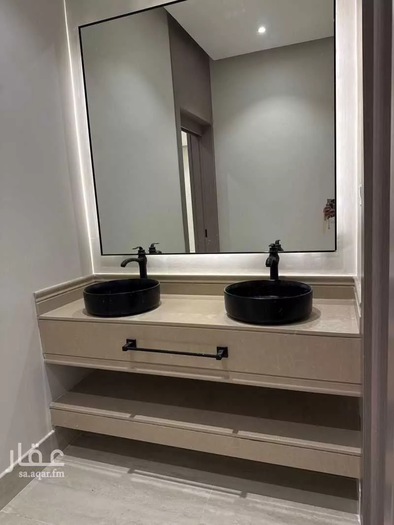 فيلا 7 غرف في ضاحية الملك فهد 4