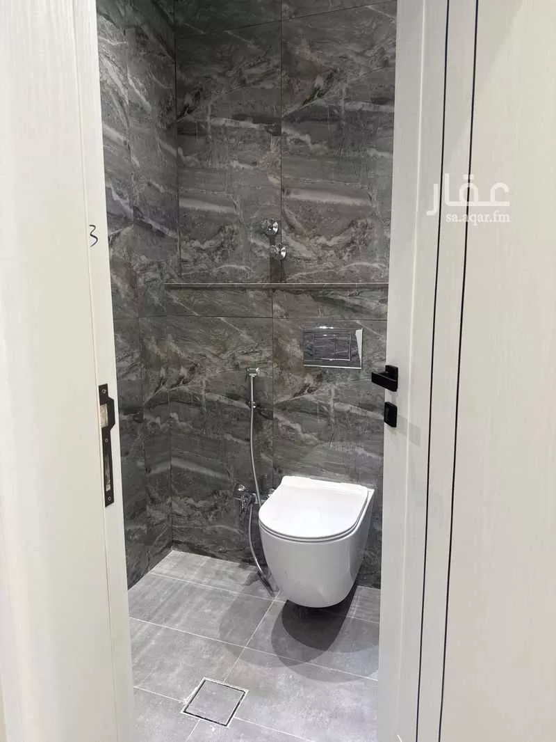 فيلا 7 غرف في ضاحية الملك فهد 4