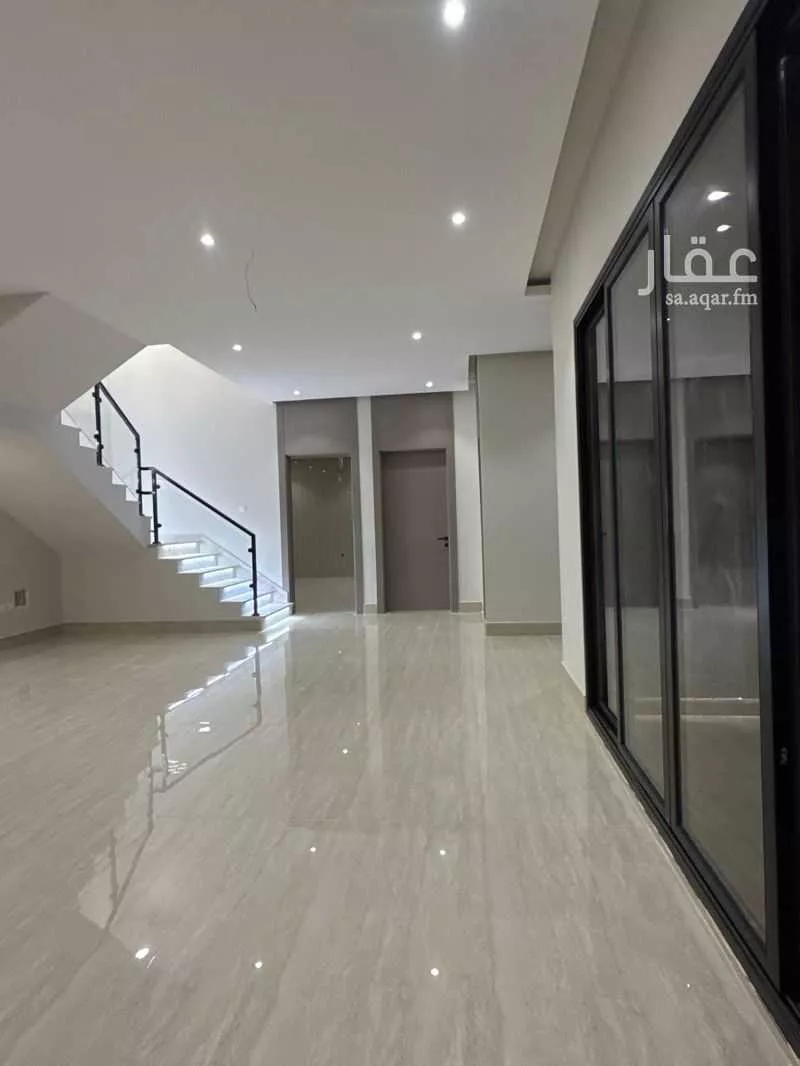 فيلا 7 غرف في ضاحية الملك فهد 4