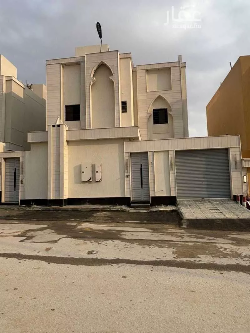 فيلا 7 غرف في طيبة 2