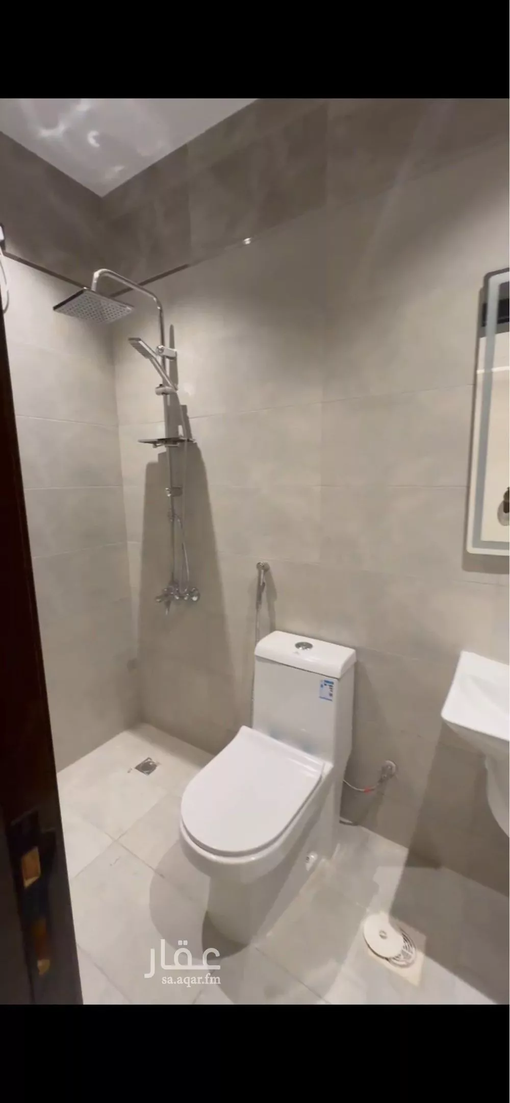 شقة 4 غرف في الواحة 5