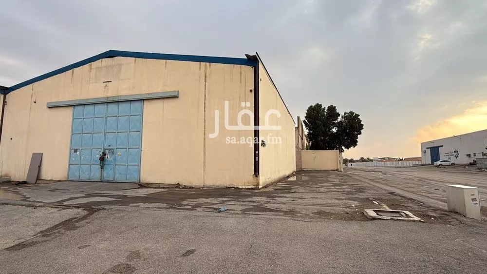 مستودع 700 م² في السلي 3