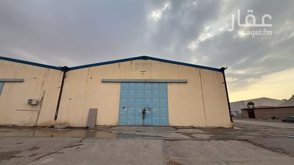 مستودع 700 م² في السلي 2