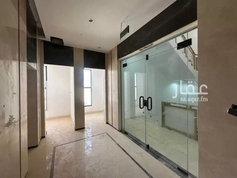 عمارة 7338 م² في العارض 4