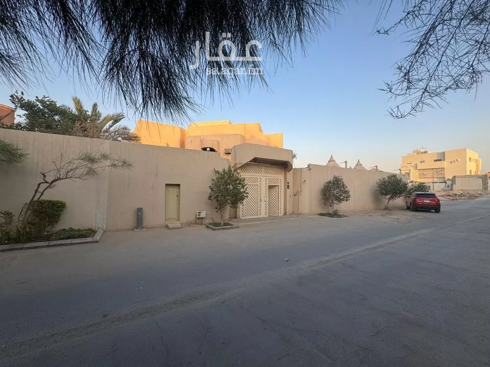 1160 sqm land in Al Rabwa 4