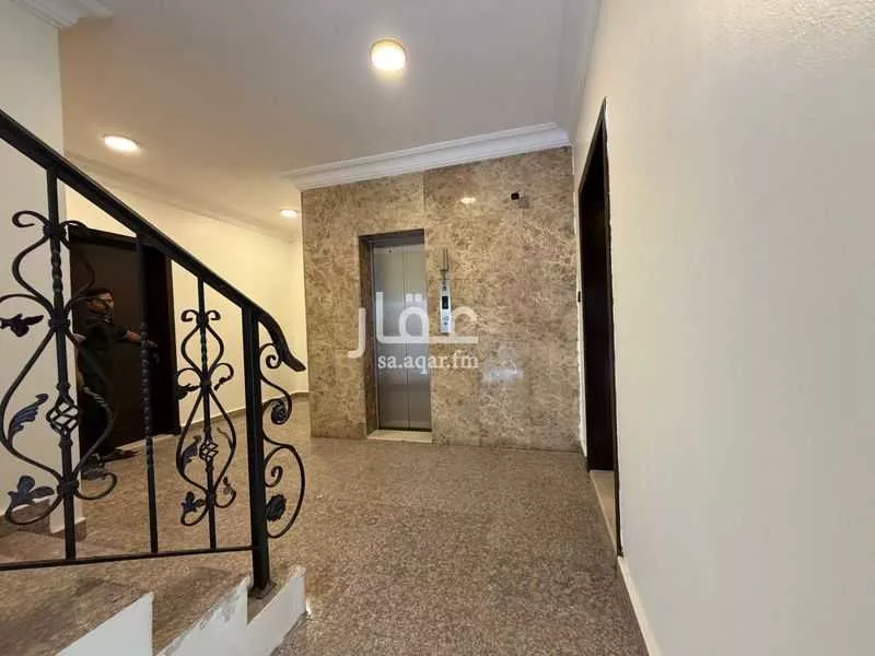 663 sqm building in Al Fayha 4