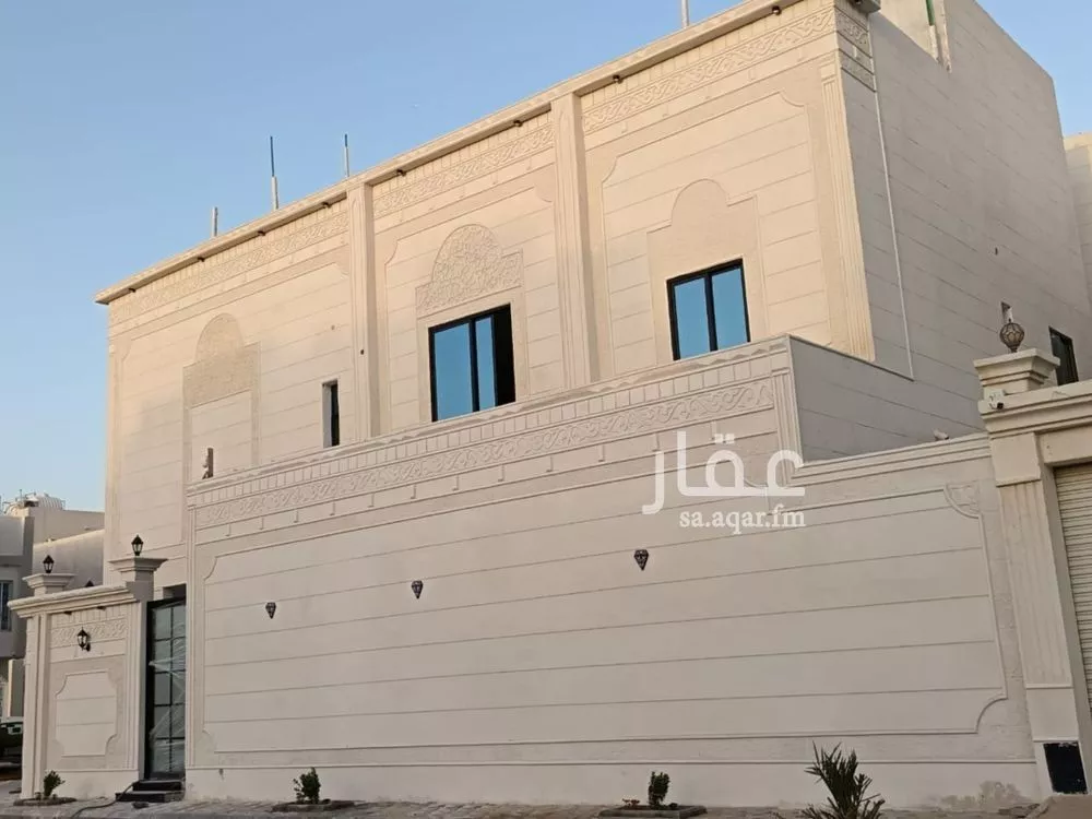 فيلا 7 غرف في ضاحية الملك فهد 4