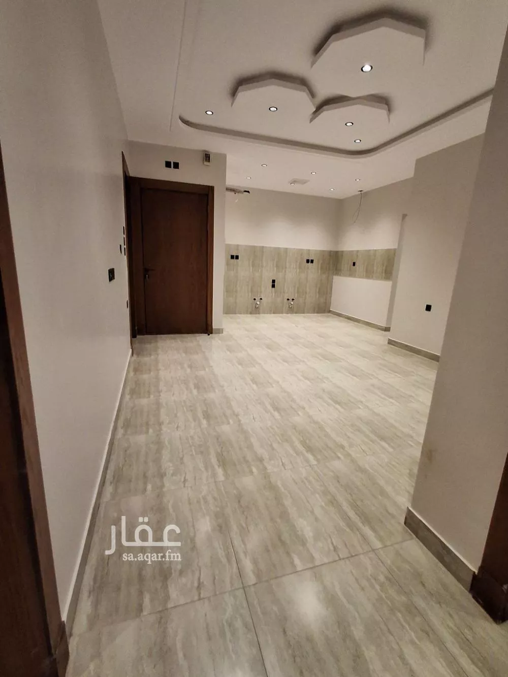 شقة 4 غرف في النزهة 4