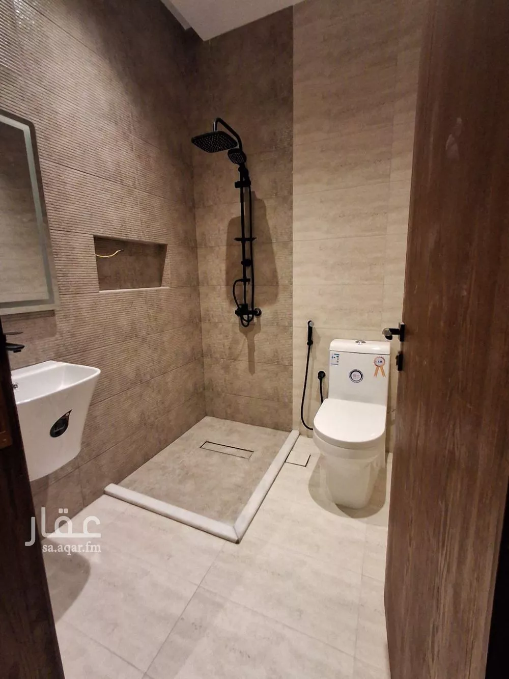 شقة 4 غرف في النزهة 5