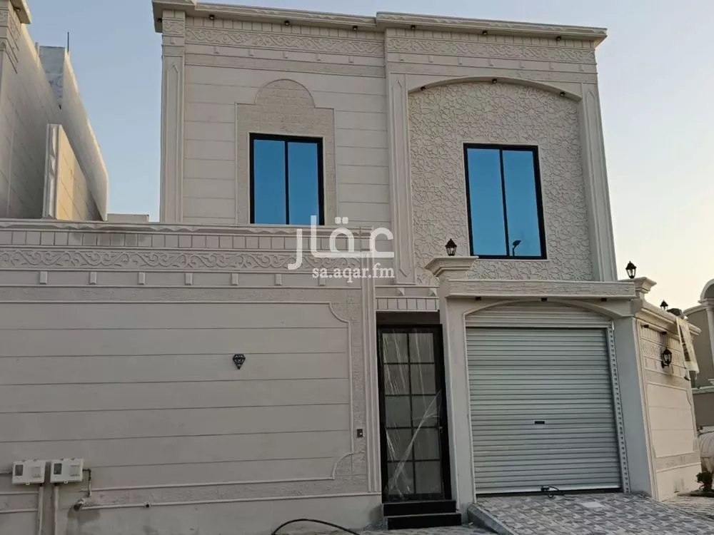 فيلا 7 غرف في ضاحية الملك فهد 3