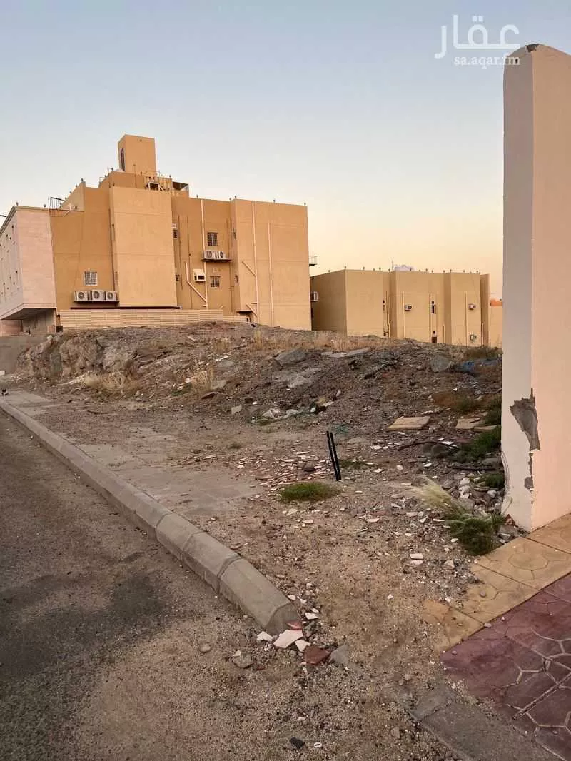 أرض 573 م² في الحمراء و ام الجود 4