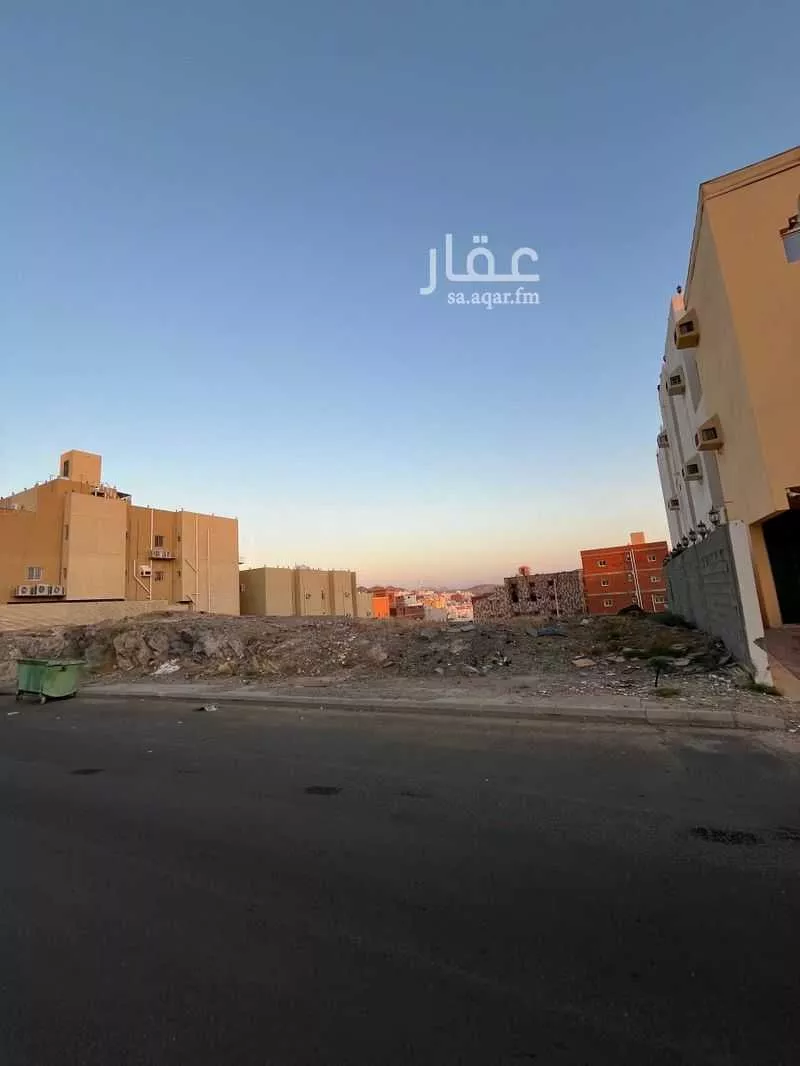 أرض 573 م² في الحمراء و ام الجود 1