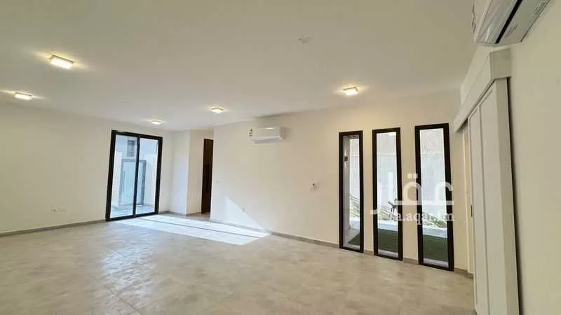 فيلا 5 غرف في النرجس 2