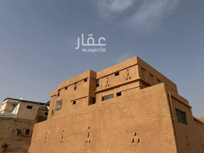 عمارة 582 م² في الديرة 1