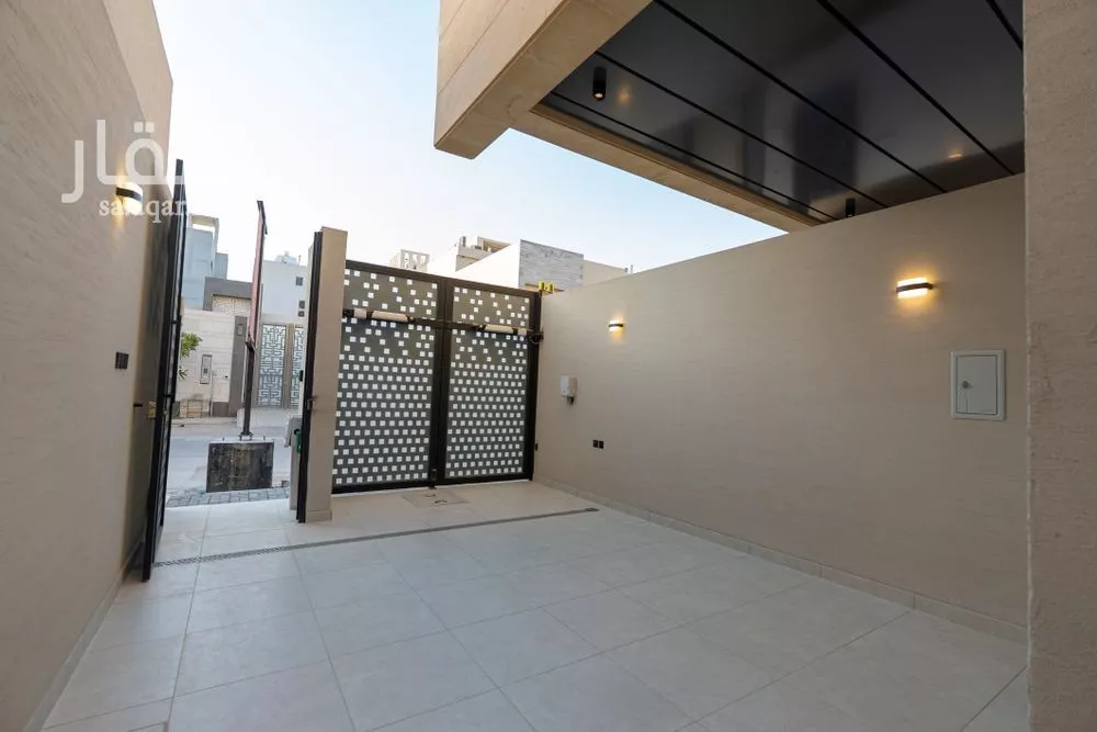 5 bedroom floor in Al Qairawan 3
