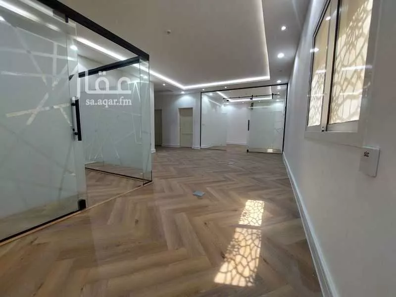 مكتب 900 م² في العقيق 1