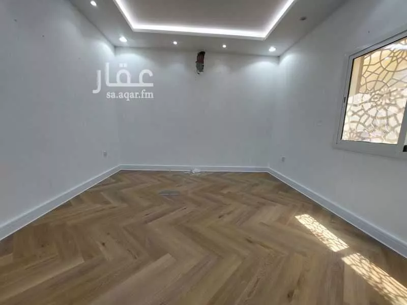 مكتب 900 م² في العقيق 4