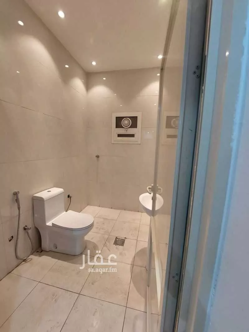 مكتب 900 م² في العقيق 5