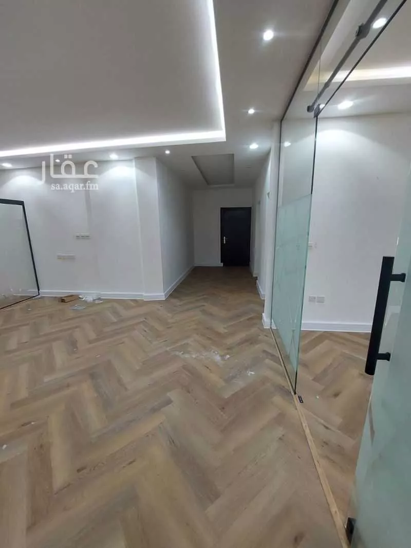 مكتب 900 م² في العقيق 3