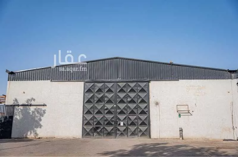 مستودع 7500 م² في العزيزية 1