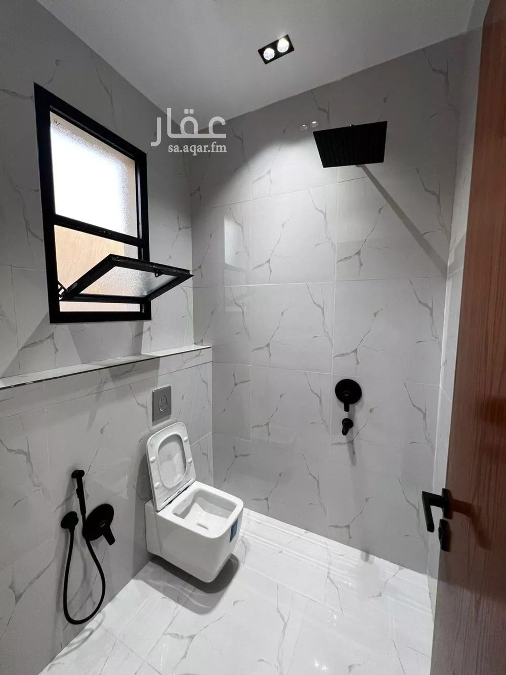 فيلا 5 غرف في الخليج 3