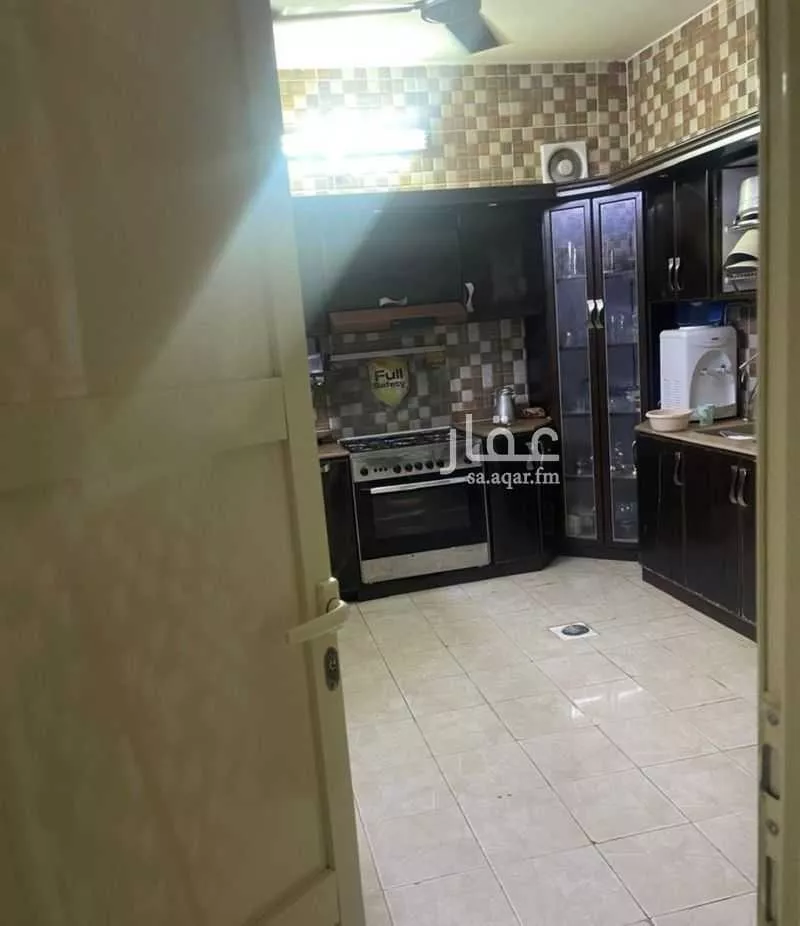 فيلا 13 غرف في النظيم 1