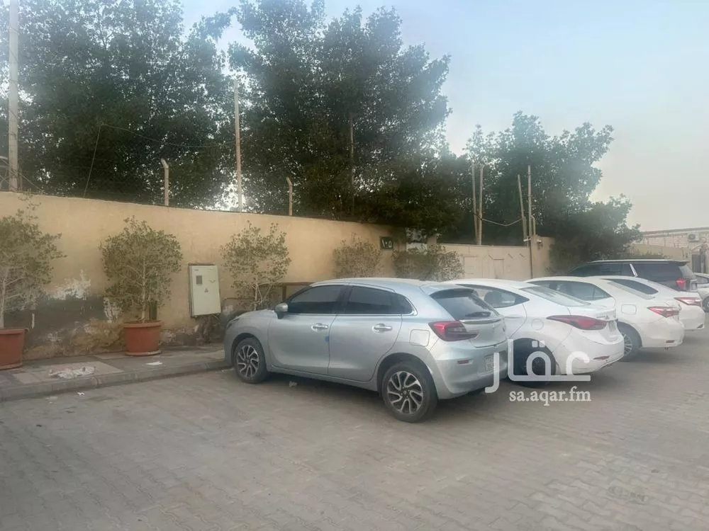 مستودع 1350 م² في السلي 4