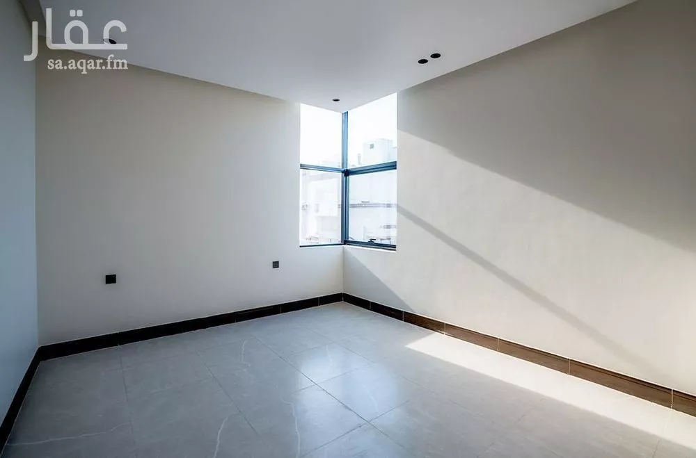 شقة 4 غرف في الروضة 5