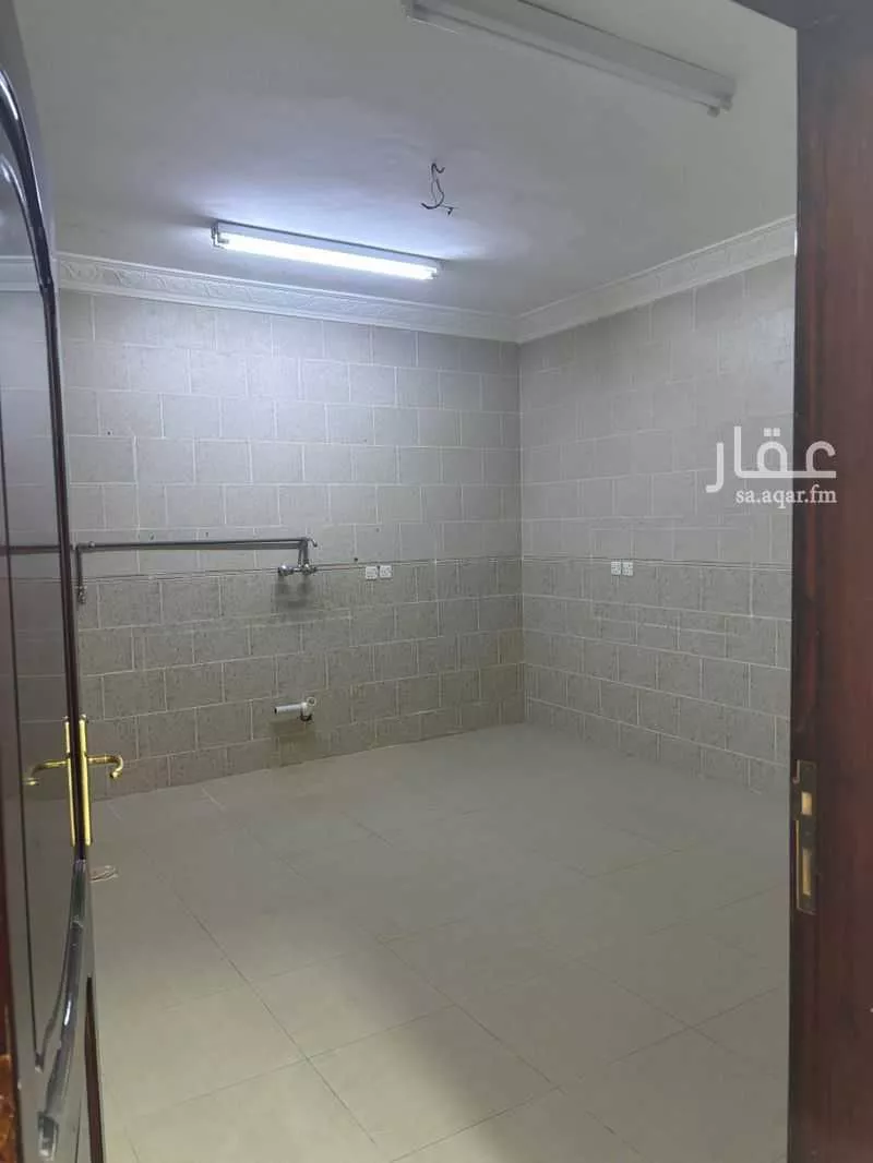 شقة 5 غرف في الدفاع 4