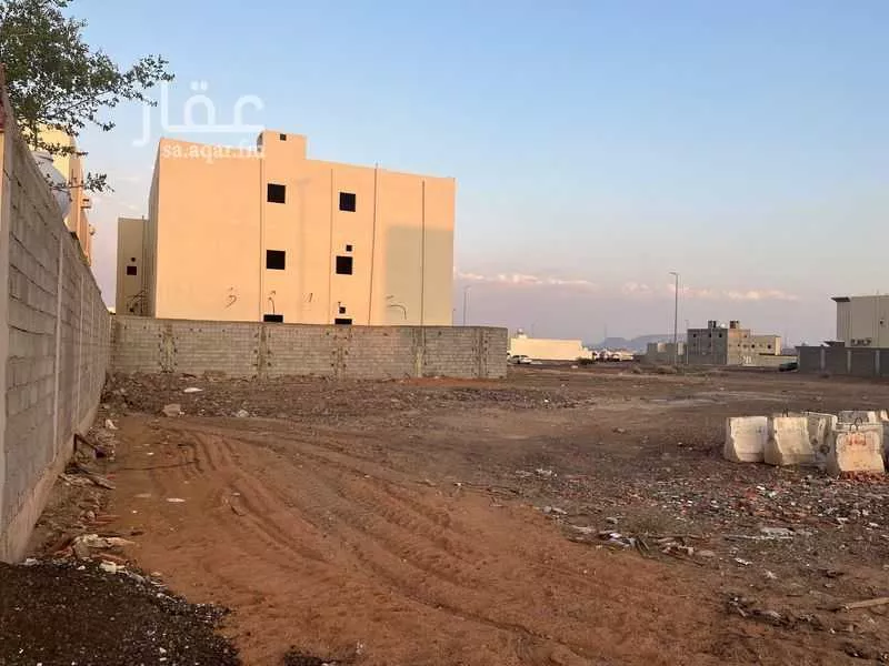 أرض 645 م² في السكة الحديدية 4