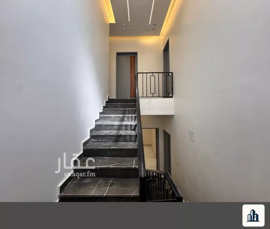 3 bedroom floor in Al Janadriyah 2