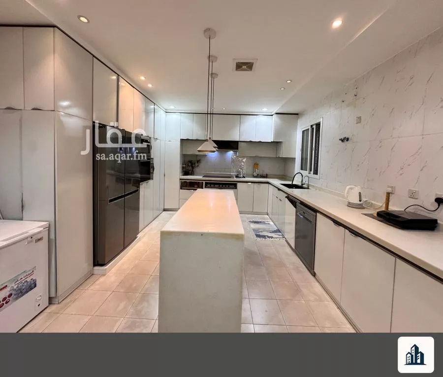 فيلا 13 غرف في الشرق 4