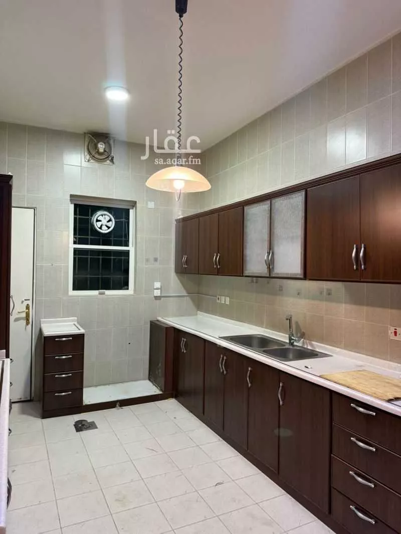 5 bedroom villa in Granada, Riyadh 9