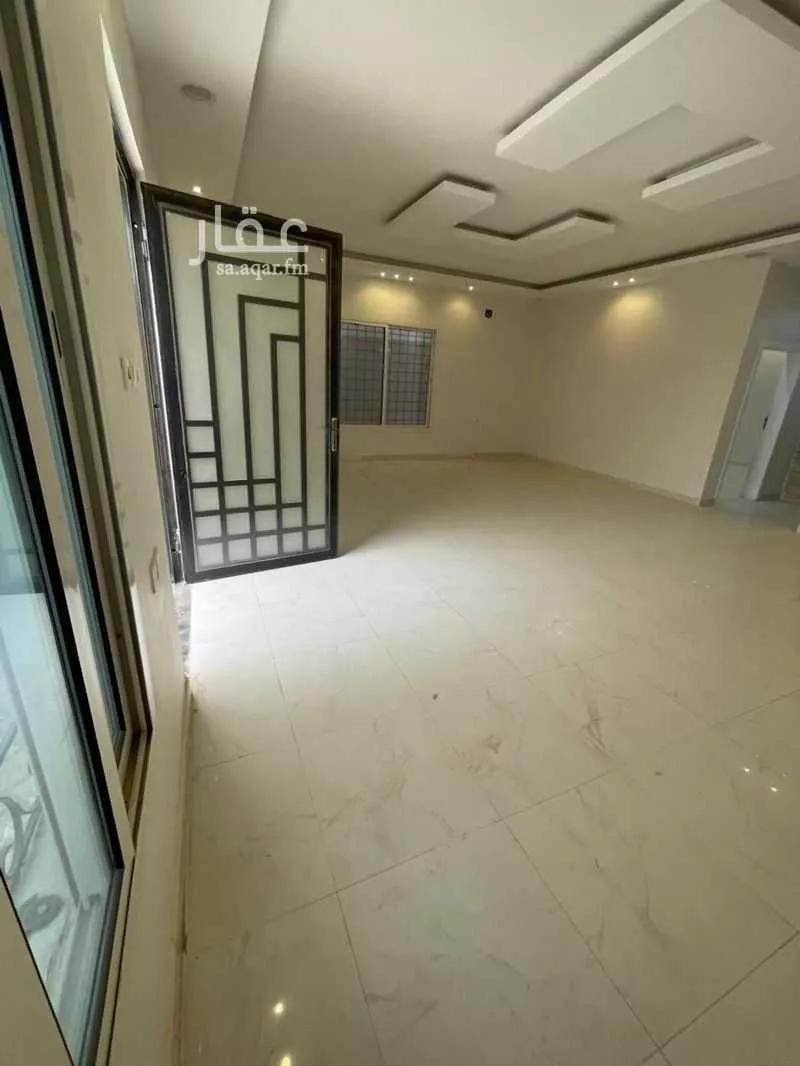 فيلا 8 غرف في العقيق 3