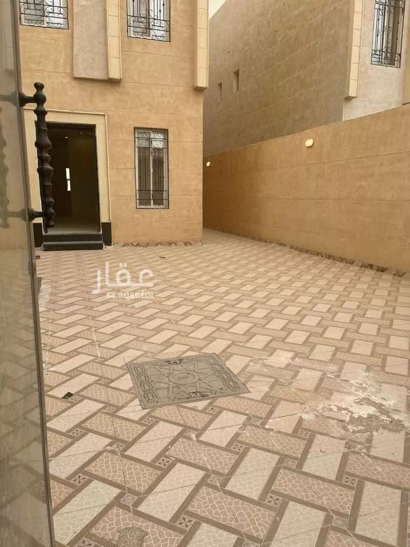 فيلا 8 غرف في العقيق 2