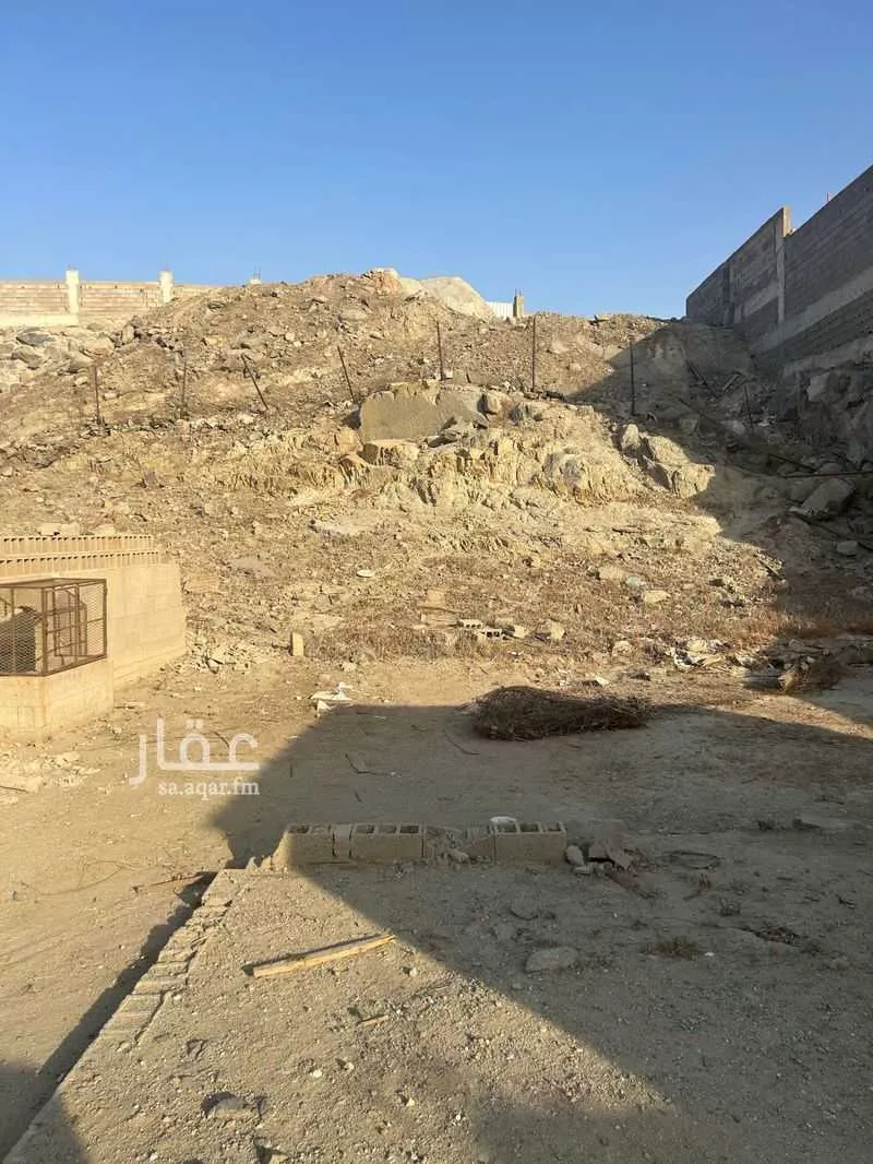 أرض 2400 م² في ام السلم 2