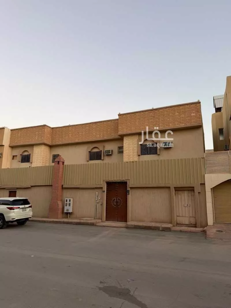 شقة 10 غرف في العريجاء الوسطى 1