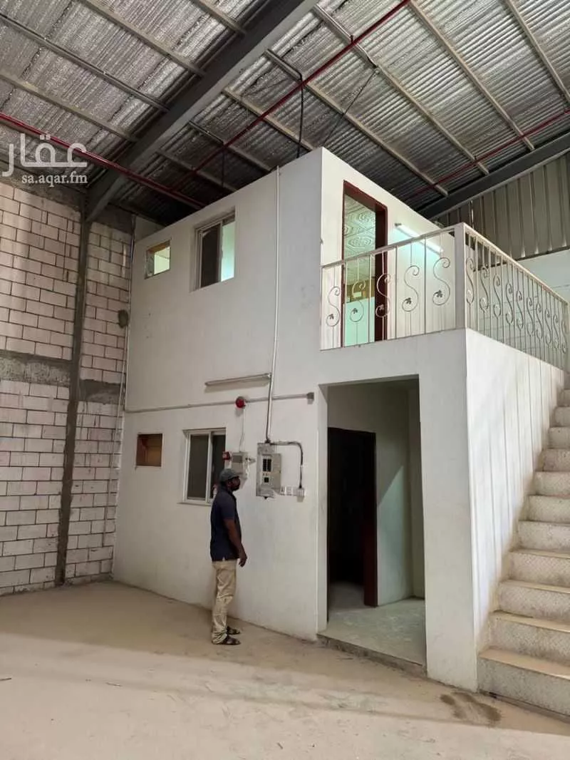 مستودع 1085 م² في السلي 3