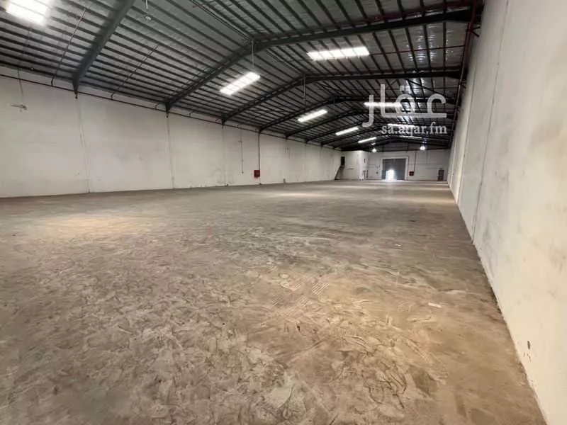 مستودع 4900 م² في السلي 4