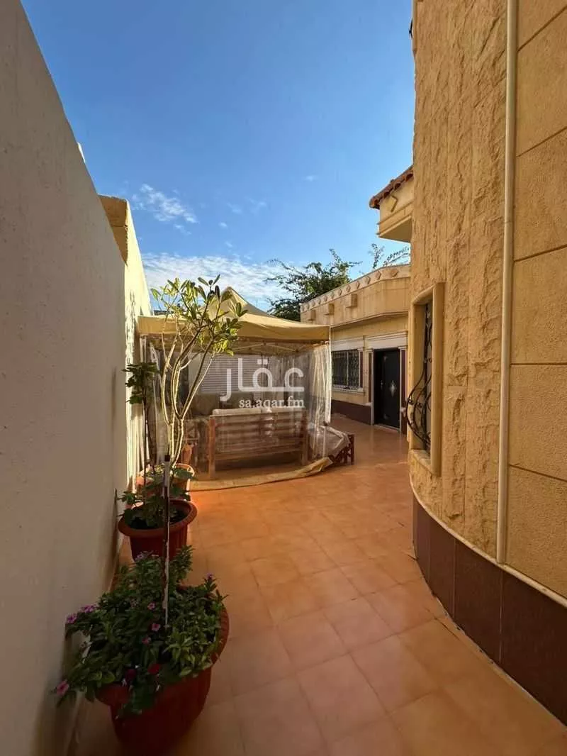 4 bedroom villa in Ishbiliyah, Riyadh 5