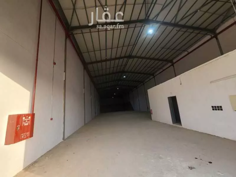 مستودع 1400 م² في المنصورية 2