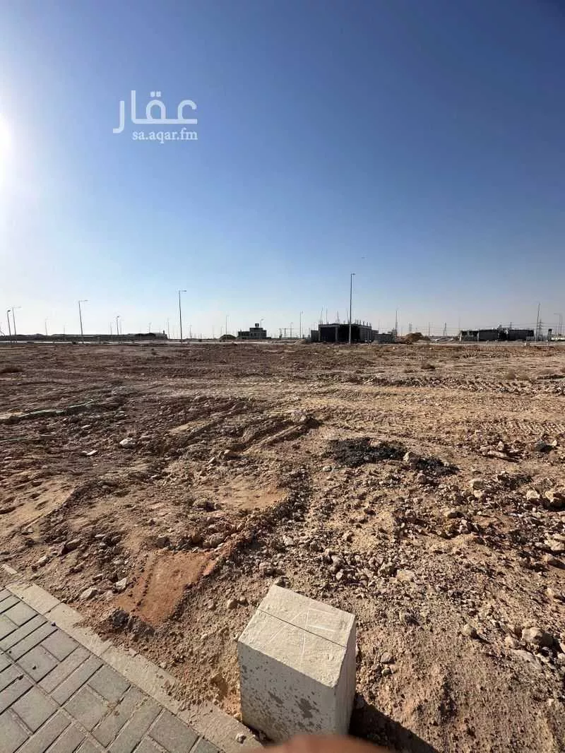 أرض 300 م² في الشرق 3