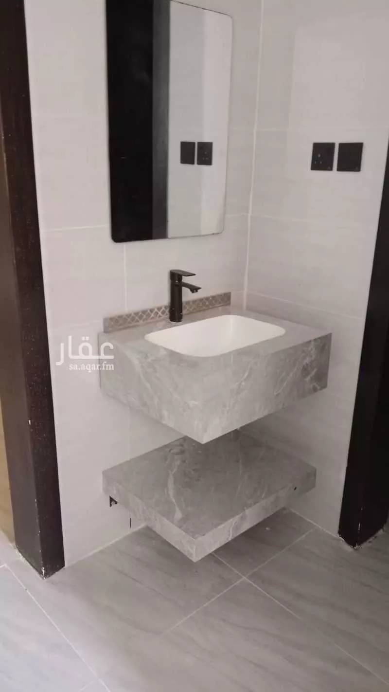 دور 4 غرف في أحد 4