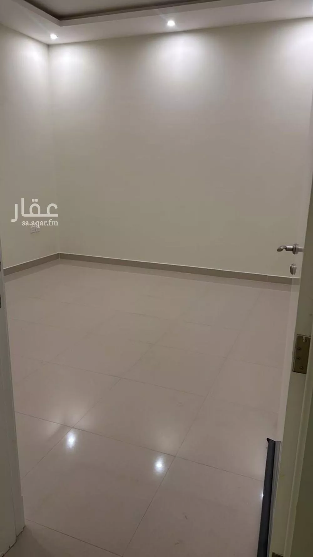 شقة 3 غرف في الملقا 5