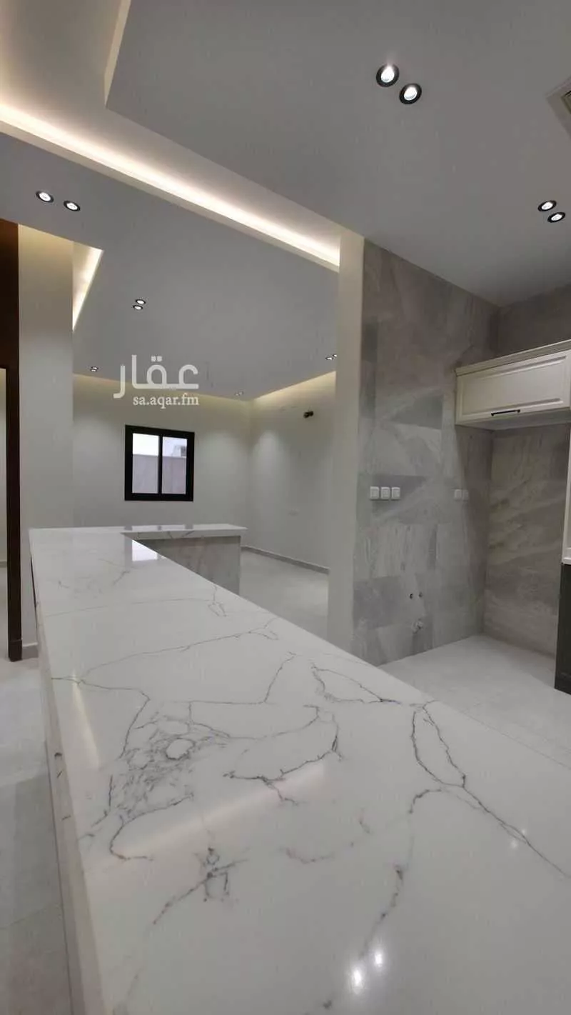 عمارة 638 م² في العزيزية 5