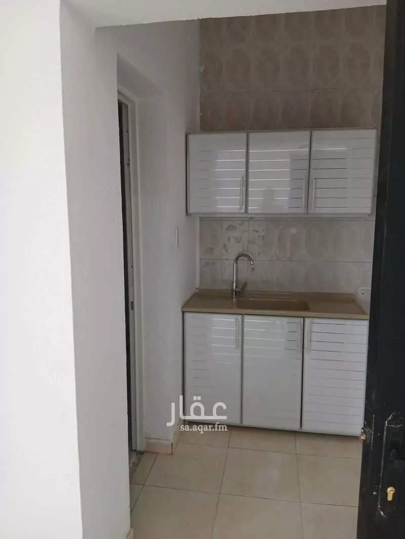 600 sqm building in Al Rawdah 4